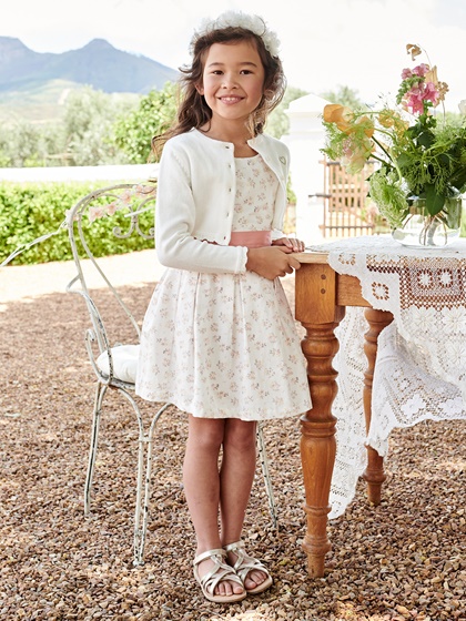 Mädchen-Mädchen-Looks-Look ansehen