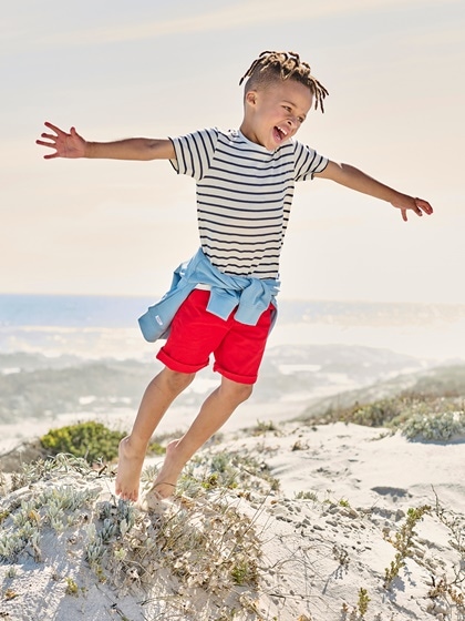 Junge-Jungen-Looks-Look ansehen