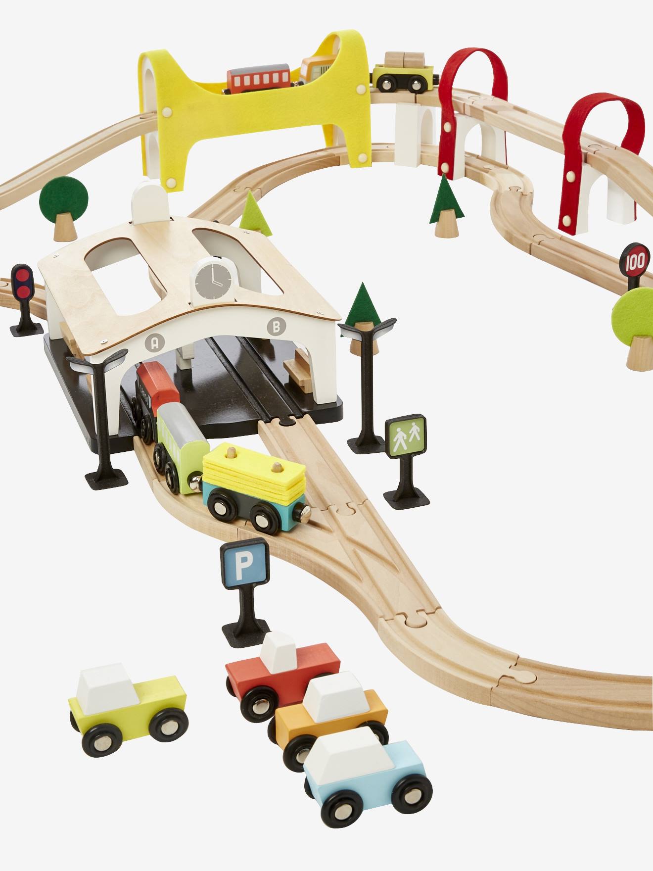 Petit circuit train léger, avec jeux de circulation en bois. Promotion