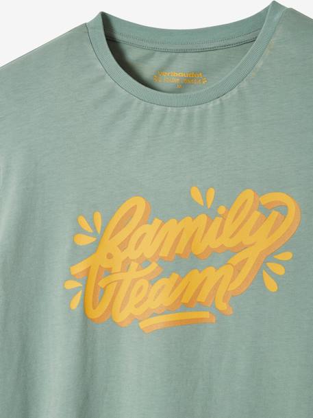 vertbaudet x Studio Jonesie: Herren T-Shirt „Family Team“, Bio-Baumwolle graugrün 
