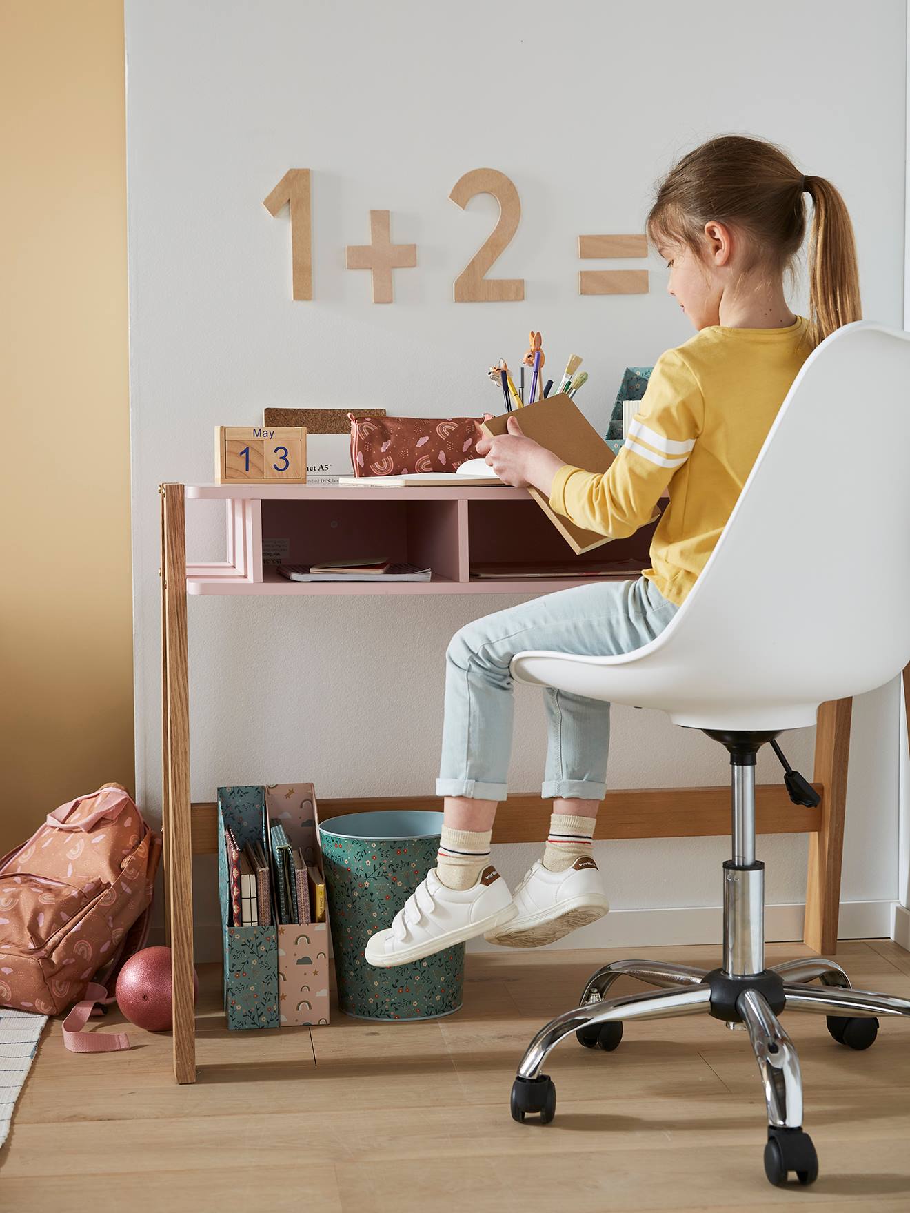 Chaise de bureau enfant à roulettes framboise - Vertbaudet