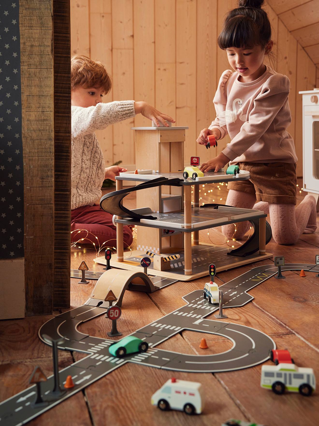 Holzparkhaus mit 3 Etagen für Kinder - mehrfarbig, Spielzeug
