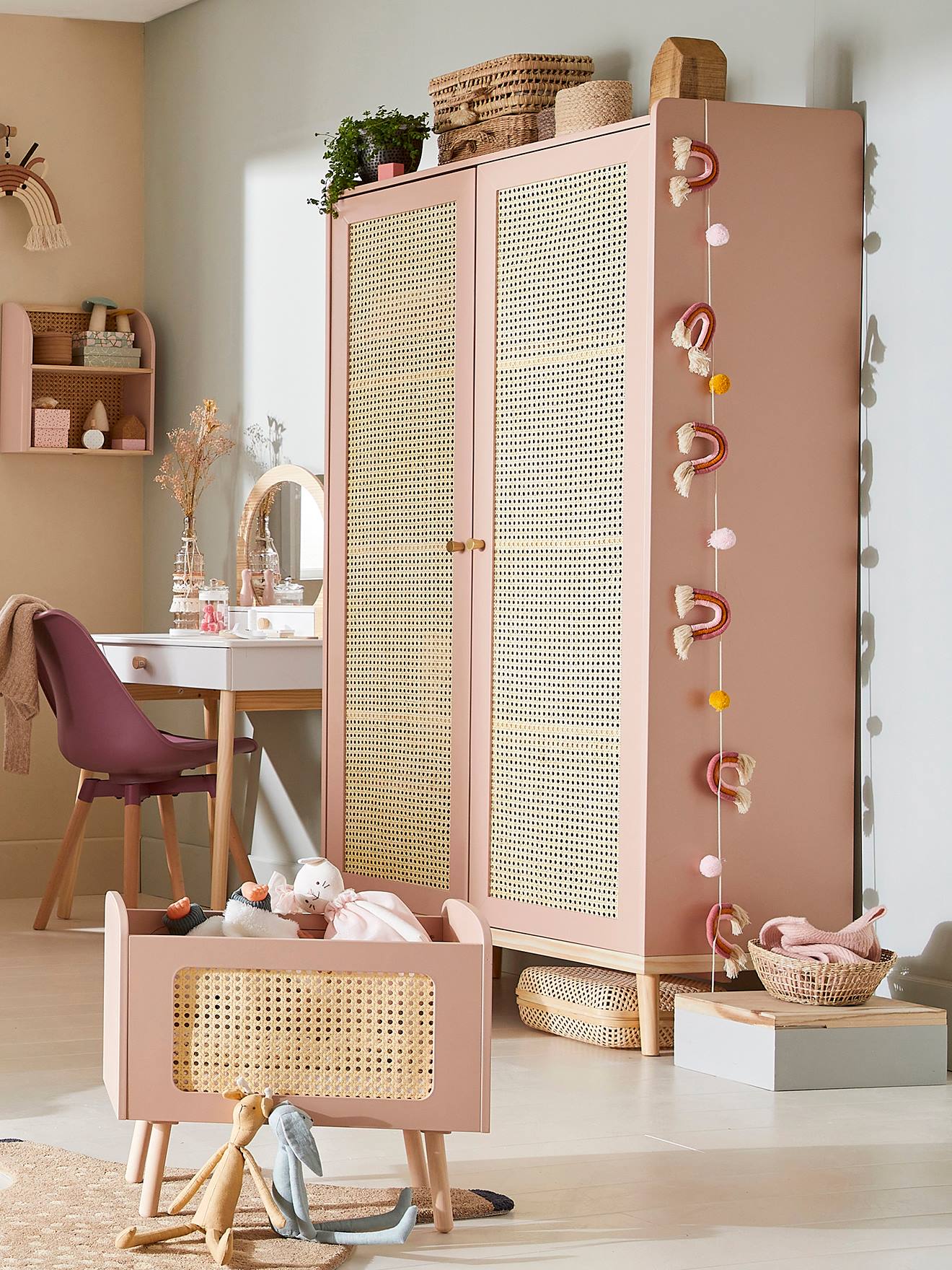 Schrank und Kleiderständer für Baby- und Kinderzimmer - Schrank für