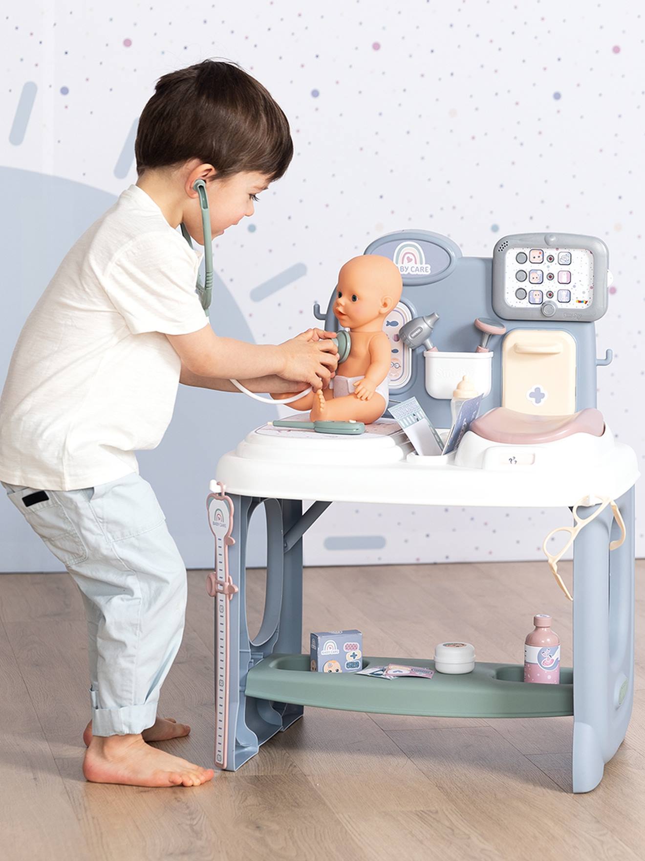 Smoby centre de soins de bébé jouet avec accessoires - La Poste